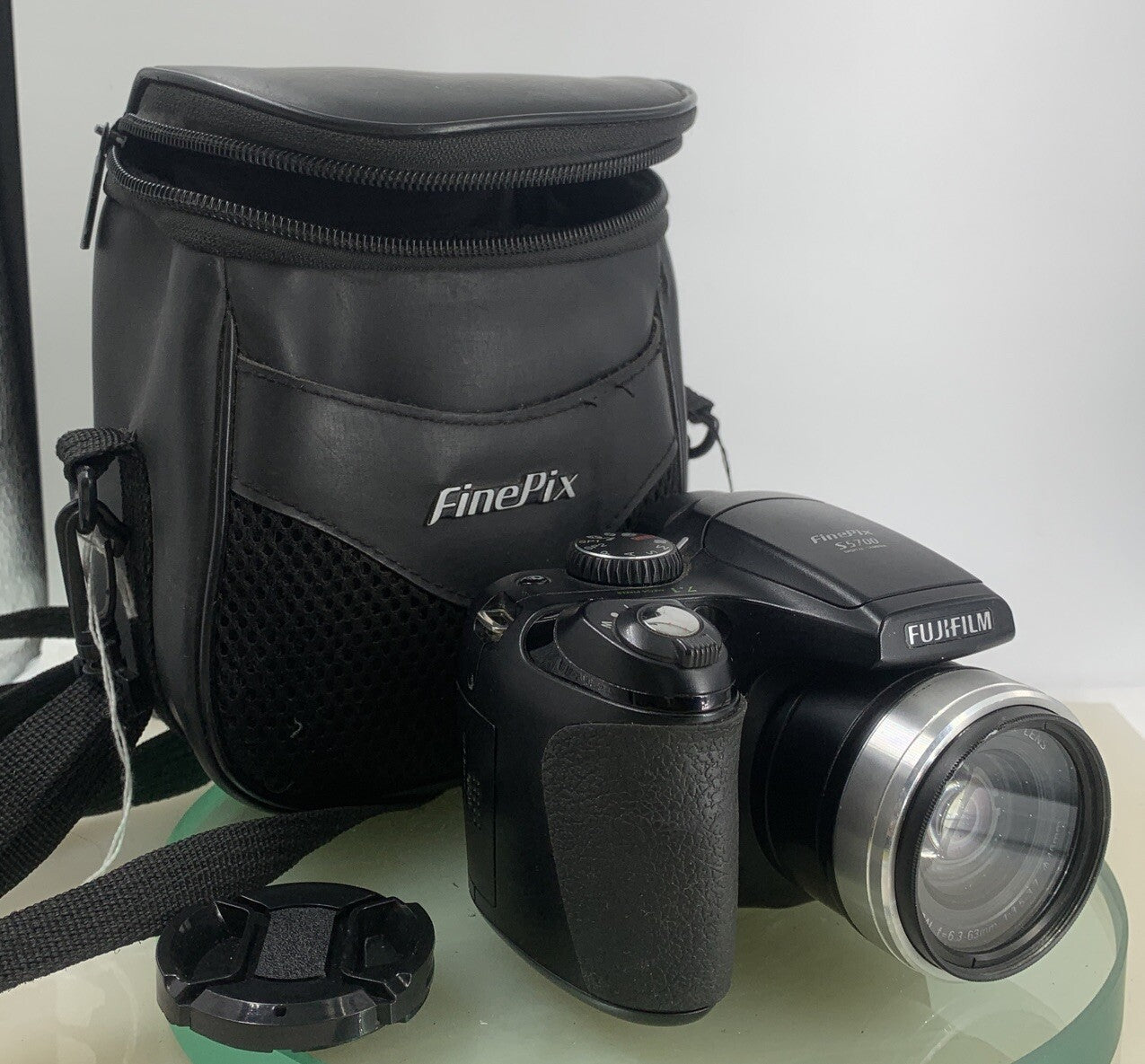 Fujifilm FinePix S Series S5700 7.1MP DIGITAL CAMERA BLACK WITH CASE TESTED- 2100