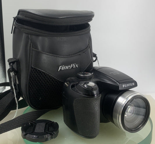Fujifilm FinePix S Series S5700 7.1MP DIGITAL CAMERA BLACK WITH CASE TESTED- 2100