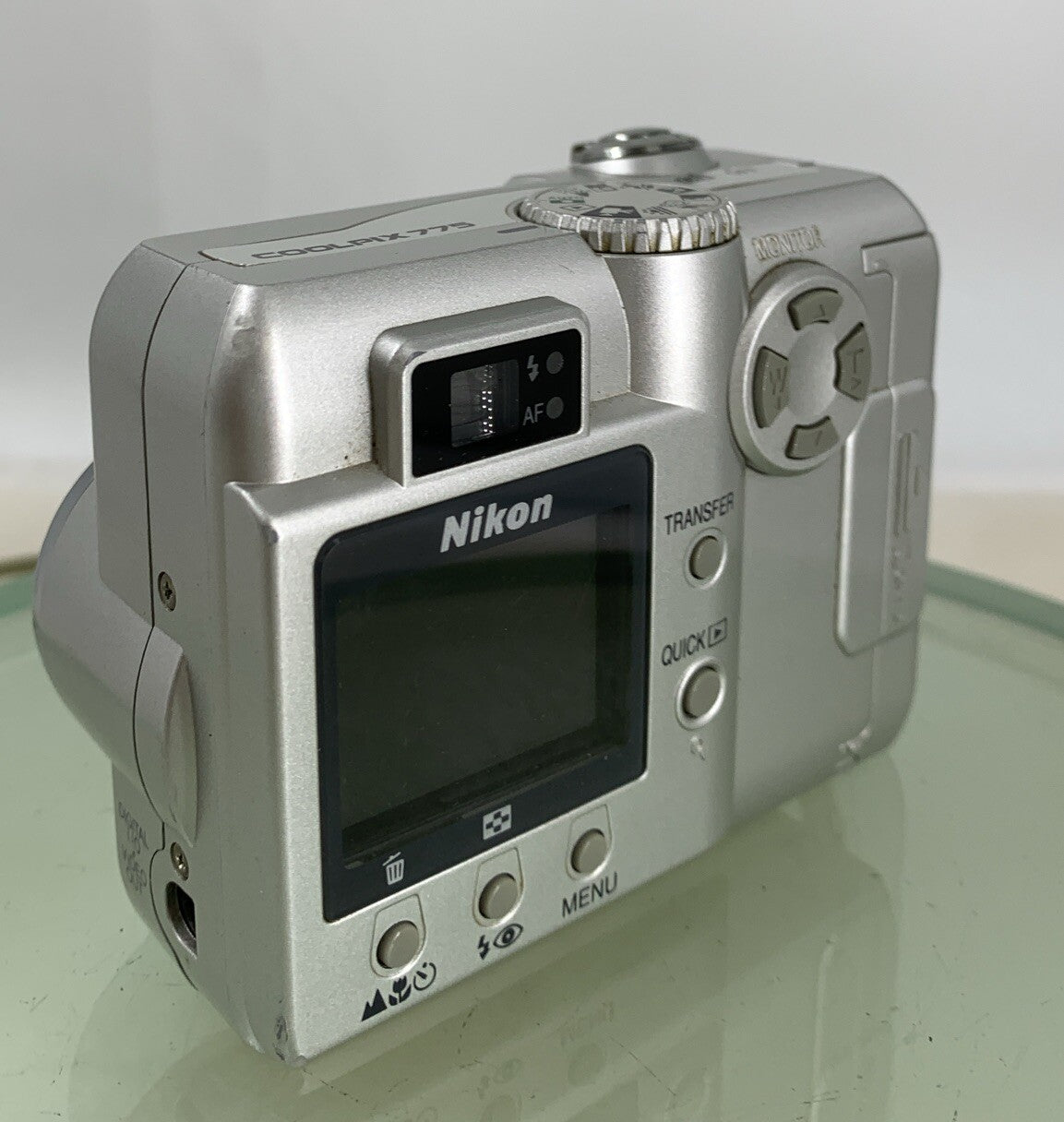 Vintage NIKON COOLPIX 775 2.0MP Digital Camera + CHARGER + COVER TESTED - 744