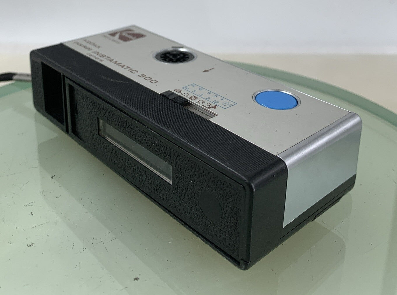 VINTAGE KODAK POCKET INSTAMATIC 300 CAMERA SILVER WORKING AND TESTED - 1356