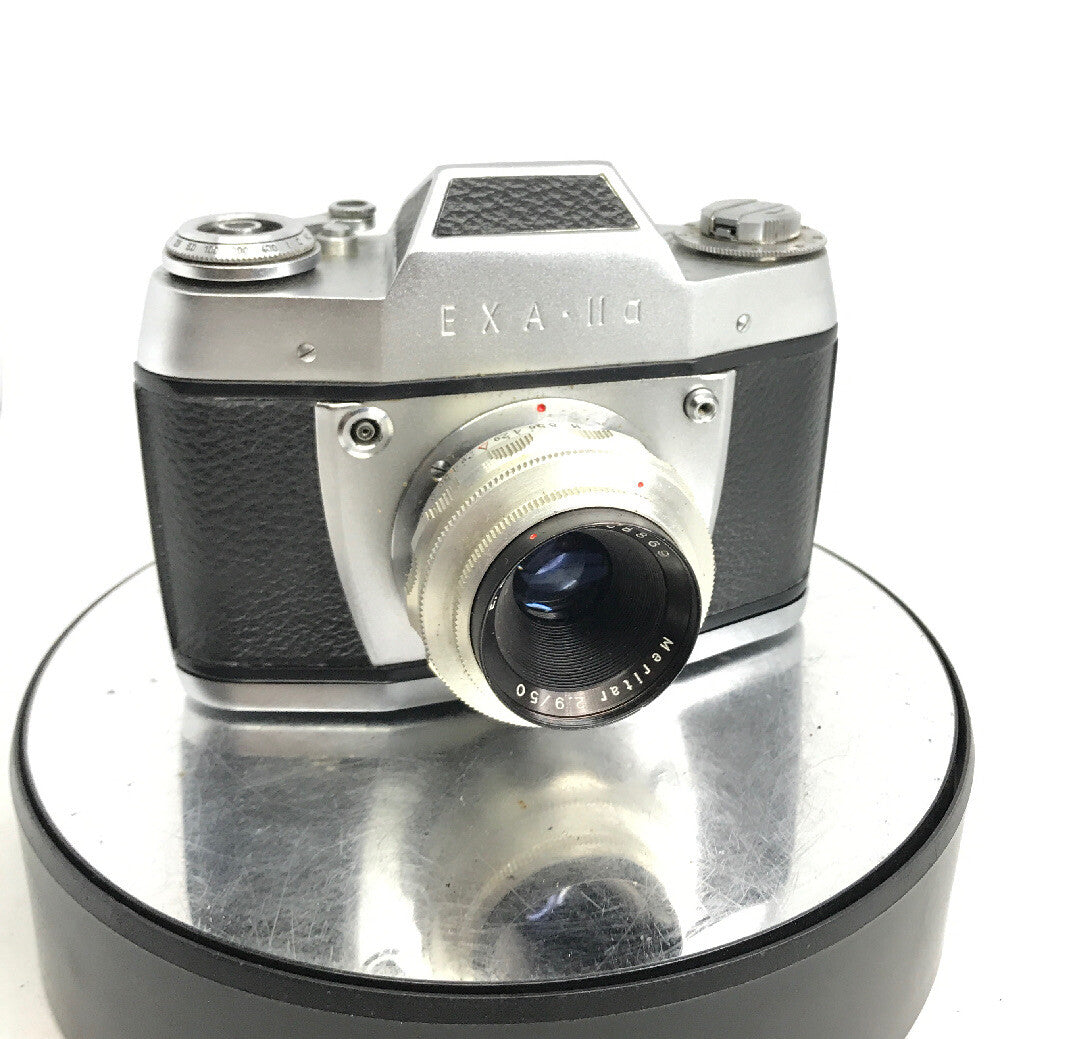 Exa . II a35mm Film SLR Camera, E. Ludwig Meritar f/2.9 50mm lens & case /1035