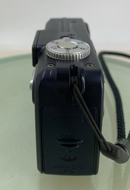 Sony CYBER-SHOT DSC-P12 5.0MP Digital Camera WITH CHARGER AND BAG TESTED - 6367