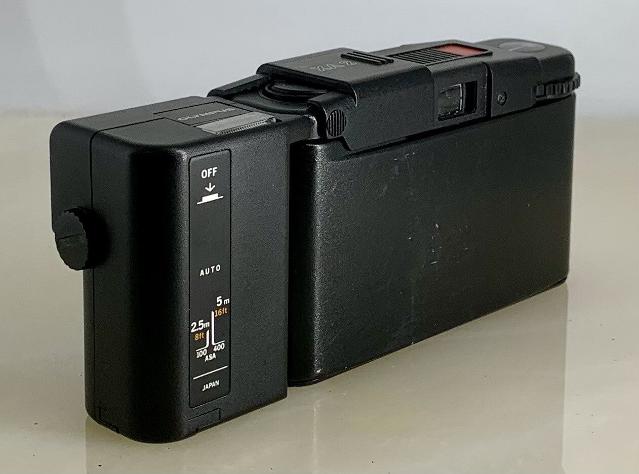 OLYMPUS XA2 Compact Camera 35mm Flash A11 D.ZUIKO 35mm f3.5 TESTED + Case 665