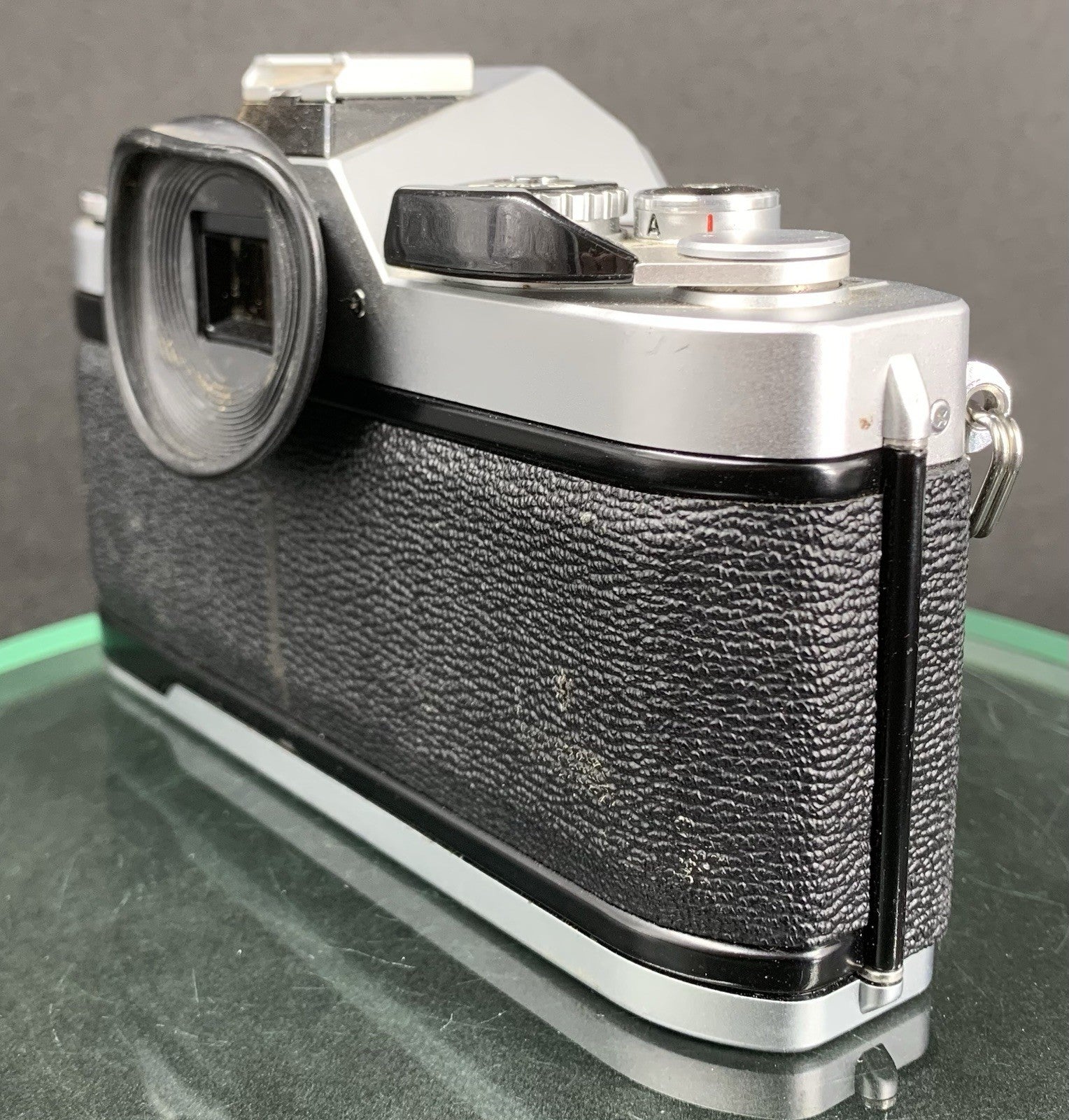 CANON AV-1 35mm FILM SLR CAMERA BODY ONLY  IN WORKING ORDER #1012