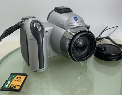 Konica Minolta Z3 Digital Camera 4.0MP Silver 256MB SD CARD- TESTED - 3240