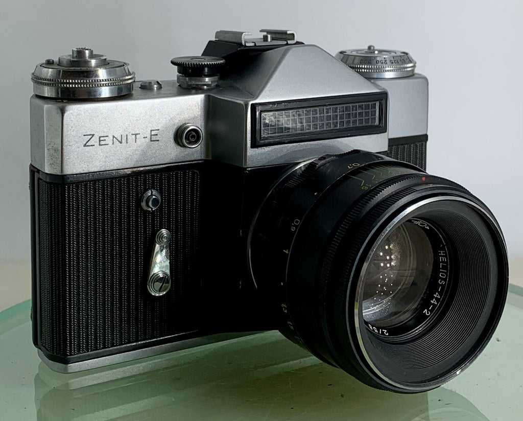Very Rare ZENIT E POINT AND SHOOT FILM CAMERA+HELIOS-44-2 LENS+SILVER+TESTED-1410