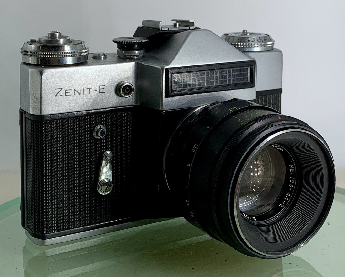 Very Rare ZENIT E POINT AND SHOOT FILM CAMERA+HELIOS-44-2 LENS+SILVER+TESTED-1410