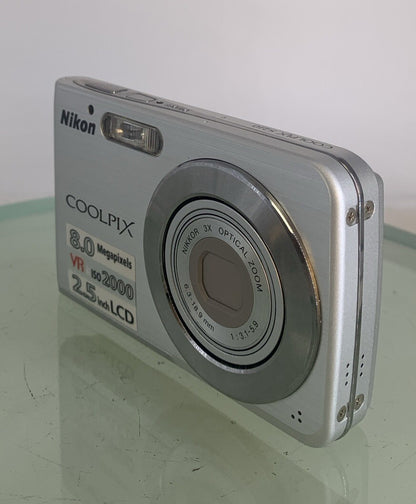 Nikon Coolpix S210 8MP Digital Camera+1GB SD CARD +CHARGER - TESTED - 1476