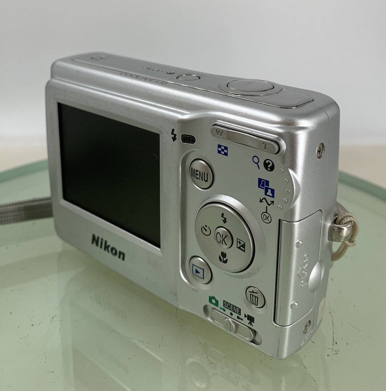 Nikon Digital Camera Coolpix L10 5.0MP NO CARD NO CHARGER SILVER TESTED - 7706