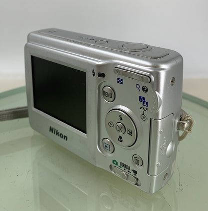 Nikon Digital Camera Coolpix L10 5.0MP NO CARD NO CHARGER SILVER TESTED - 7706