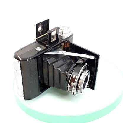 Zeiss Ikon Ikonta 521 1938-1954. Folding rollfilm camera.NOVAR 1:3.5 F=75mm 2504