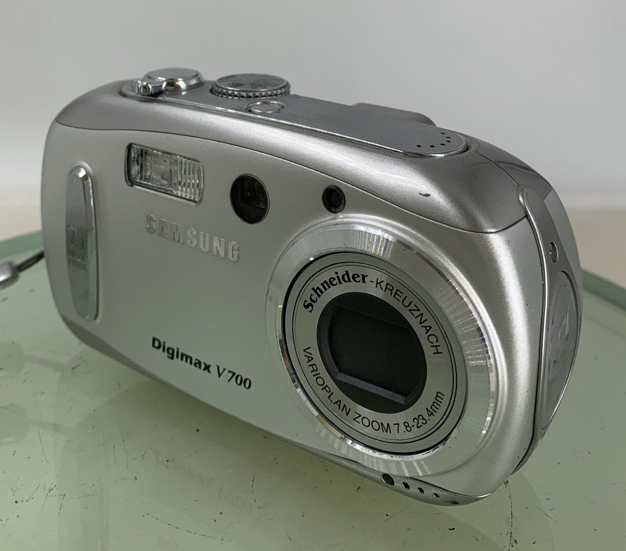Samsung Digimax V700 7.1MP COMPACT DIGITAL CAMERA SILVER +CHARGER TESTED - 2292