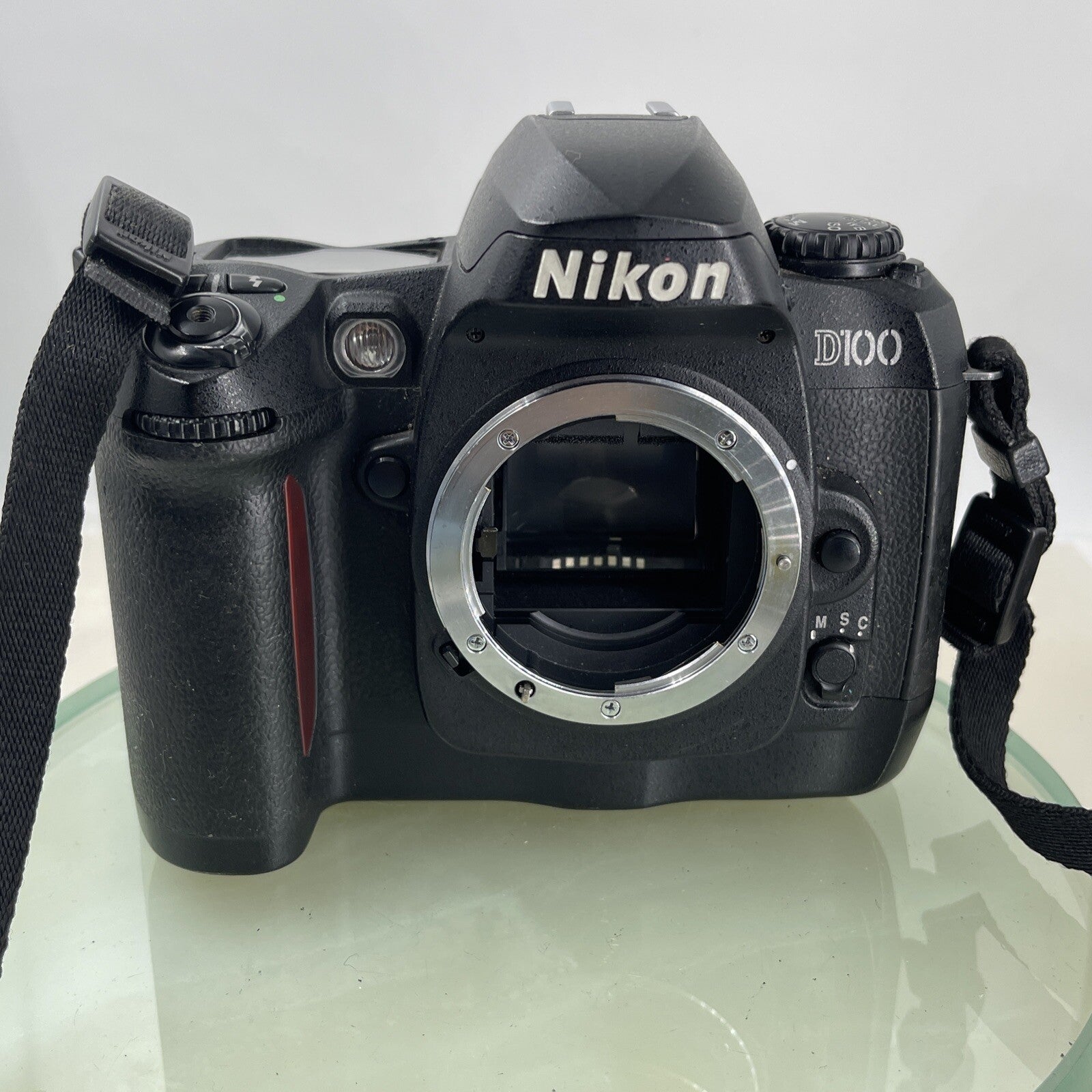 Nikon D100 6.1MP Digital SLR Camera Body Comes With Battery & Charger #6901