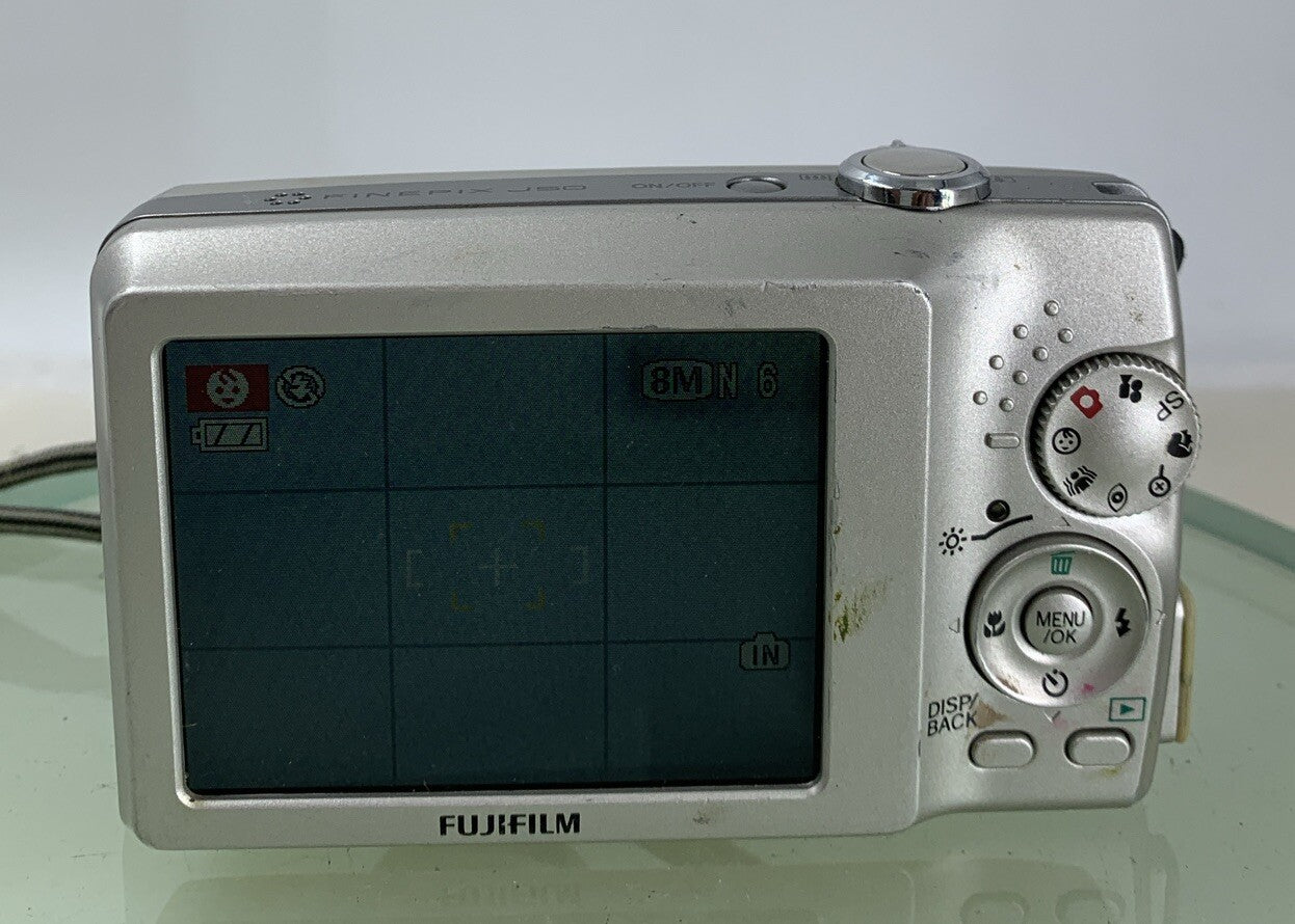 Fujifilm Digital Camera FinePix J50 8.2MP + CHARGER + COVER SILVER TESTED - 3635