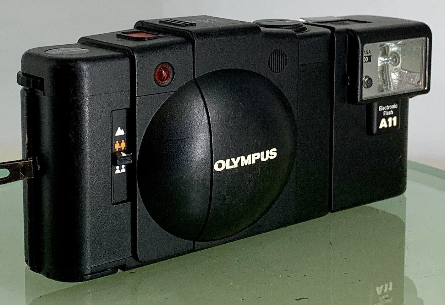 OLYMPUS XA2 Electronic Flash A11 D.ZUIKO 35mm f3.5 TESTED  POINT & SHOOT CAMERA0