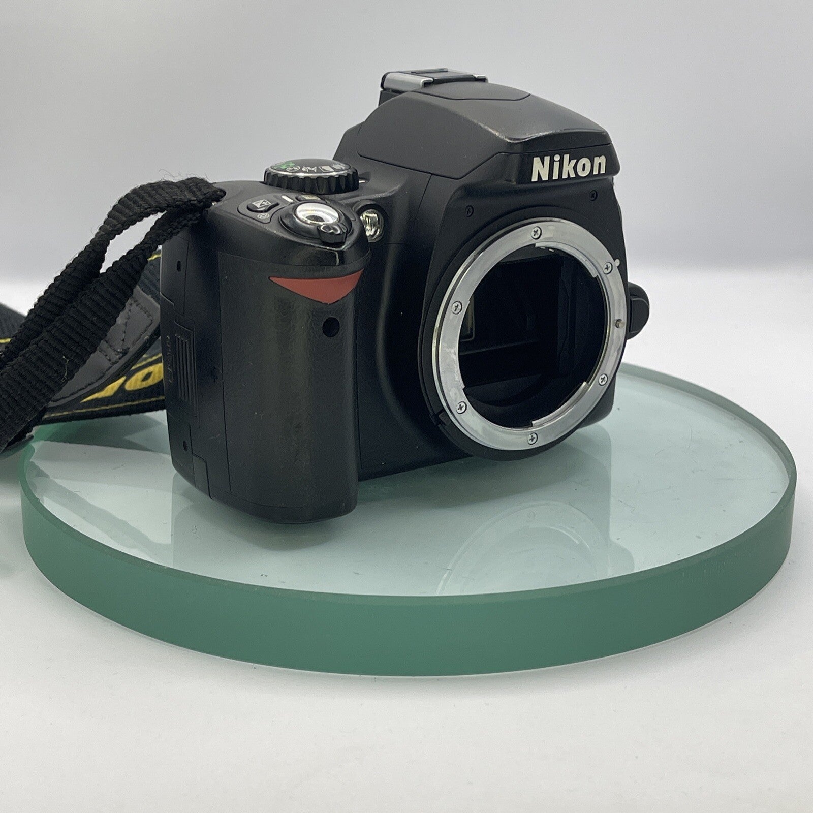 Nikon D40 Digital SLR Camera - Black, TESTED Body only with charger, battery #881