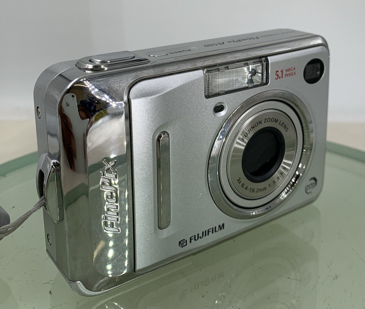 Fujifilm FINEPIX DIGITAL CAMERA A500 5.1MP NO SD CARD SILVER TESTED - 350