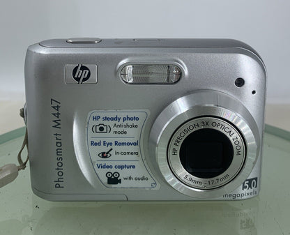 HP Photosmart M447 5.0MP Compact Digital Camera NO CARD SILVER TESTED - 2311