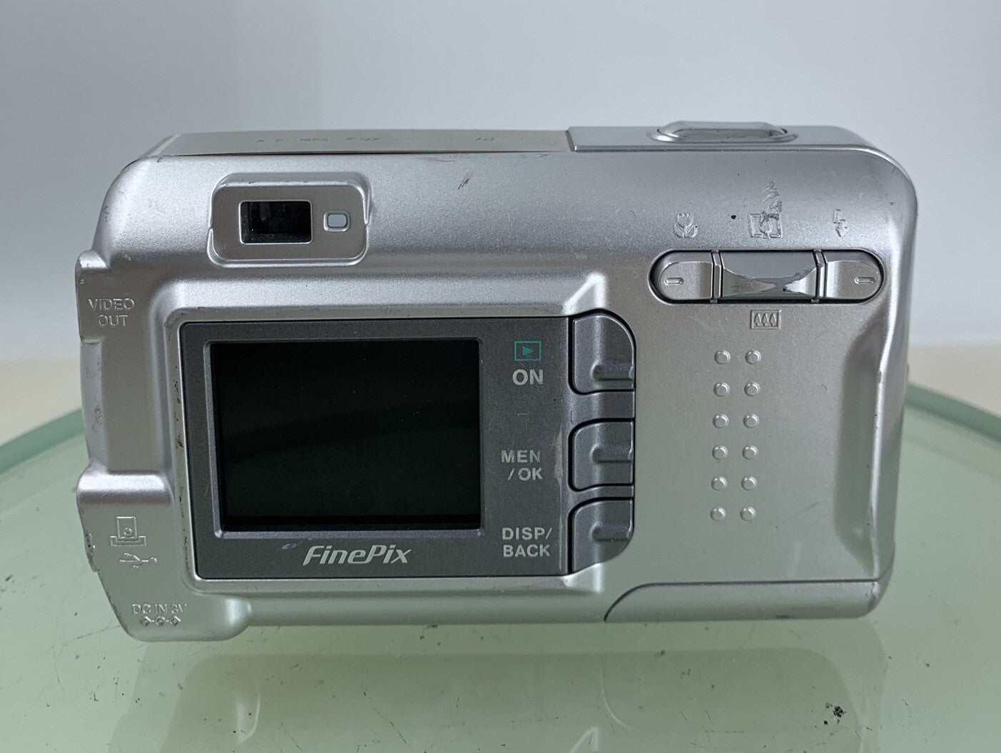 Fujifilm FinePix A340 4.0MP COMPACT DIGITAL CAMERA NO SD CARD - TESTED - 3485