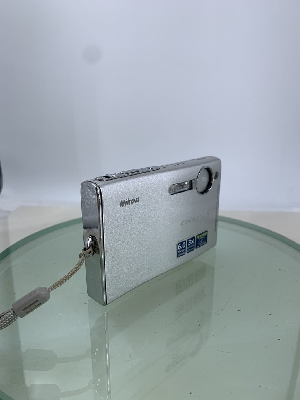 Nikon S5 COMPACT DIGITAL CAMERA SILVER 6.0 MP NO CARD NO CHARGER TESTED - 6811