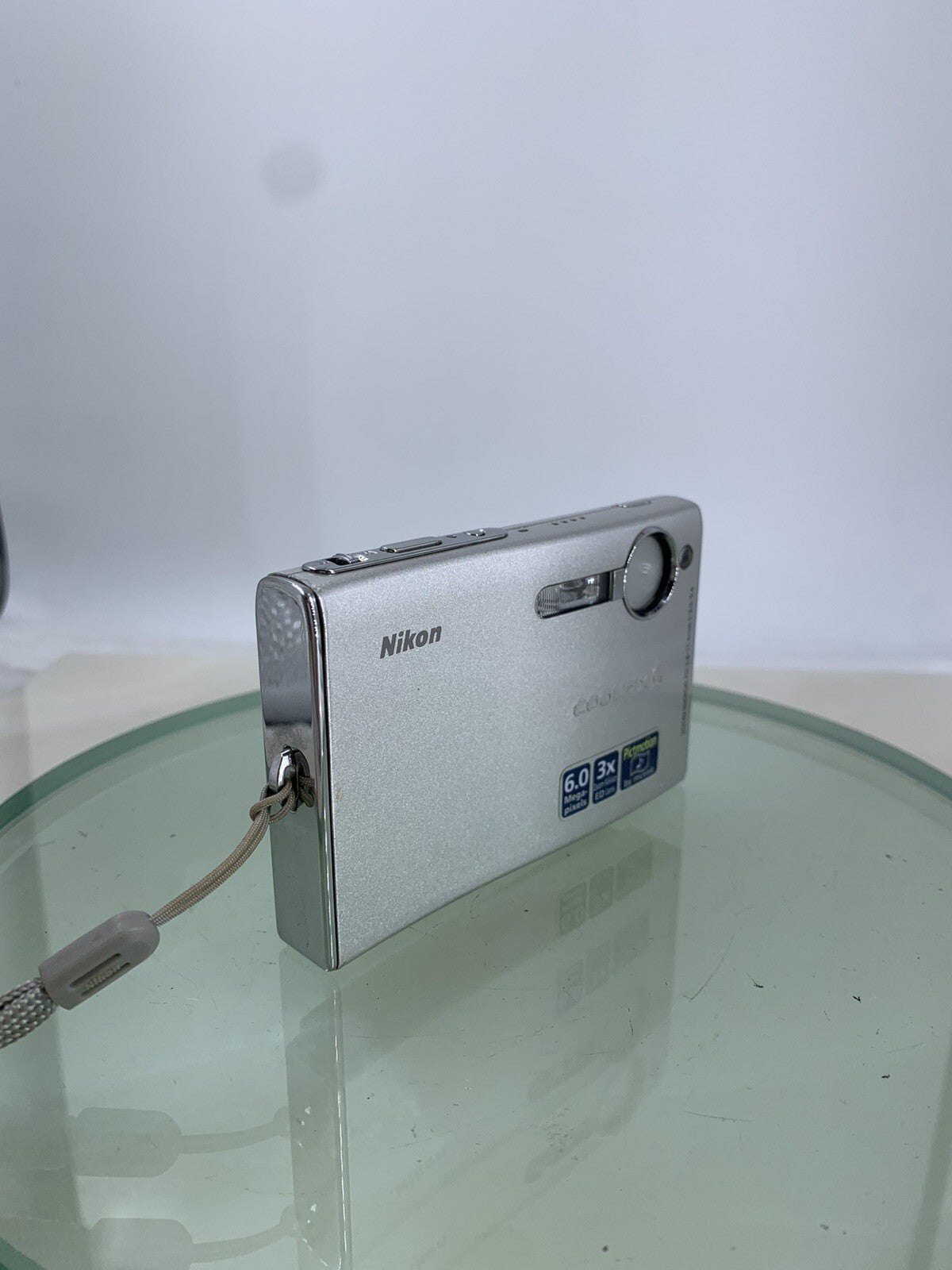 Nikon S5 COMPACT DIGITAL CAMERA SILVER 6.0 MP NO CARD NO CHARGER TESTED - 6811