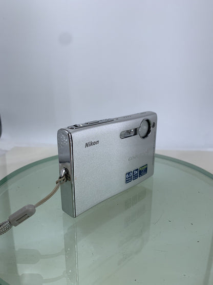 Nikon S5 COMPACT DIGITAL CAMERA SILVER 6.0 MP NO CARD NO CHARGER TESTED - 6811
