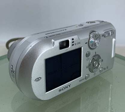 Sony Cyber Shot DSC-P100 5.1 MP SILVER + CHARGER + COVER NO CARD TESTED - 6744