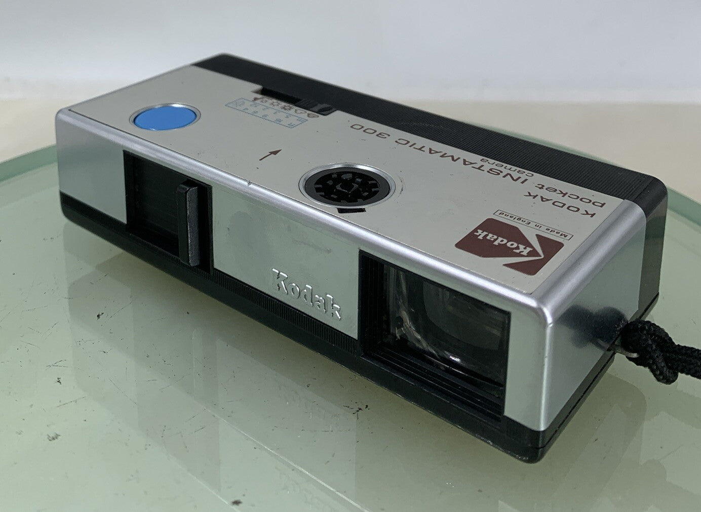 VINTAGE KODAK POCKET INSTAMATIC 300 CAMERA SILVER WORKING AND TESTED - 1352