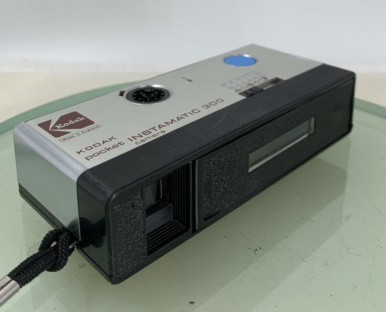 VINTAGE KODAK POCKET INSTAMATIC 300 CAMERA SILVER WORKING AND TESTED - 1354