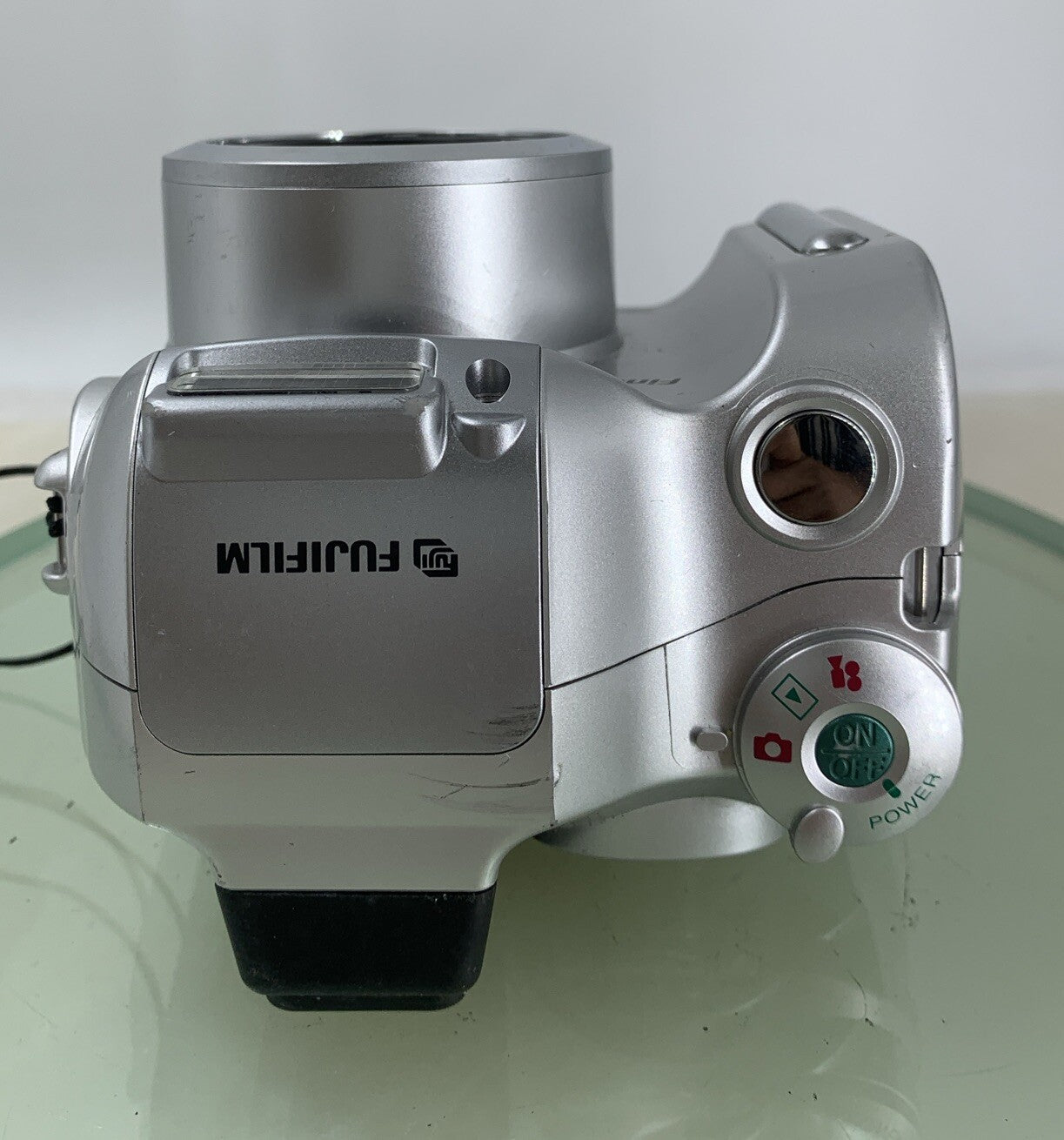 Fujifilm FinePix 2800 Zoom Digital Camera SILVER NO CARD NO CHARGER TESTED - 5797