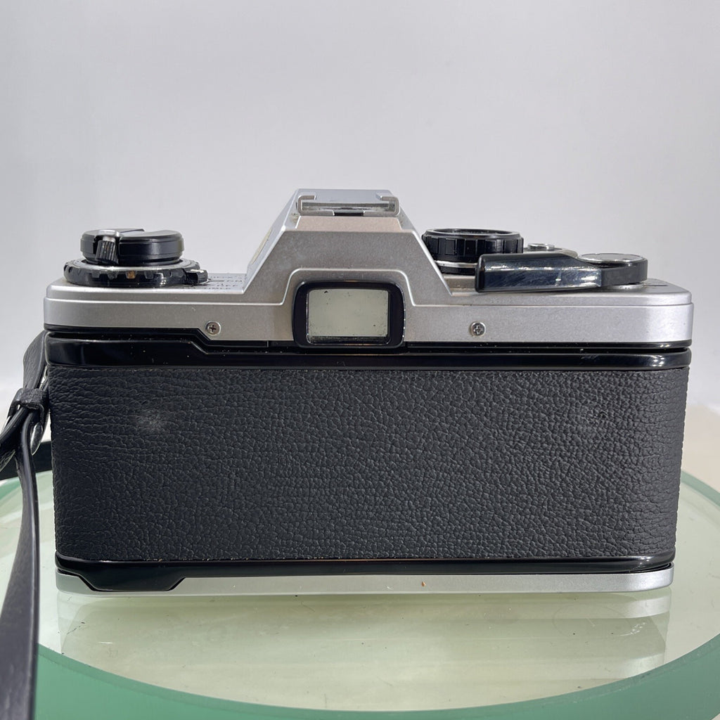 Olympus OM10 35mm Film SLR Manual Camera + Olympus 50/1.8 Zuiko Lens - Silver6094