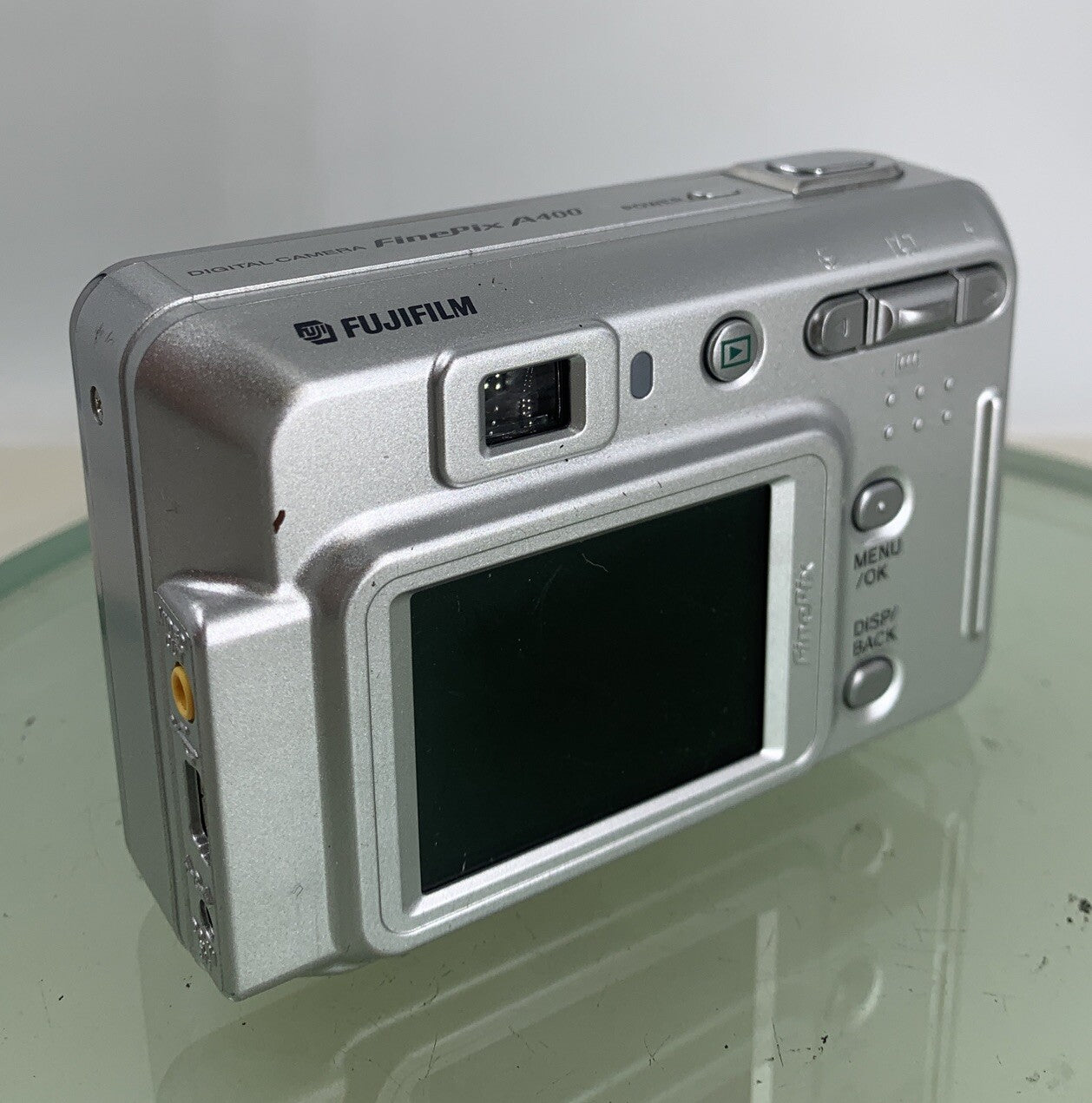 Fujifilm FINEPIX A400 COMPACT DIGITAL CAMERA SILVER 4.1 MP NO CARD- TESTED-3334