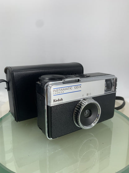 Kodak Instamatic Camera 133-X Viewfinder Camera BLACK WITH COVER TESTED - 850