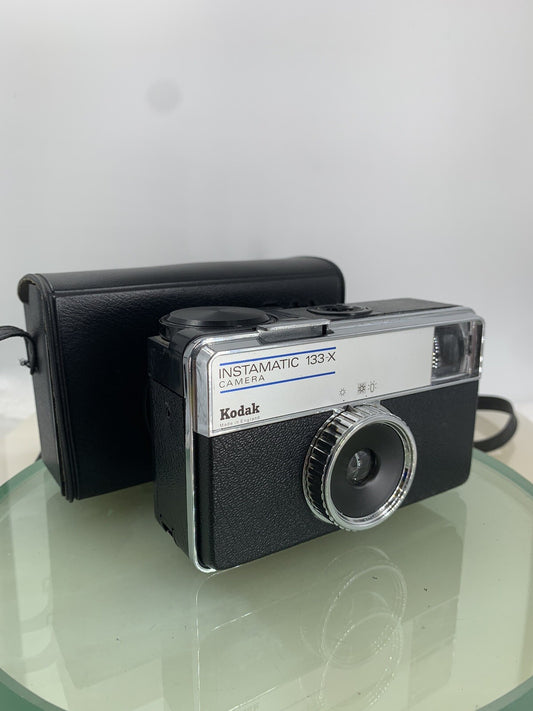 Kodak Instamatic Camera 133-X Viewfinder Camera BLACK WITH COVER TESTED - 850