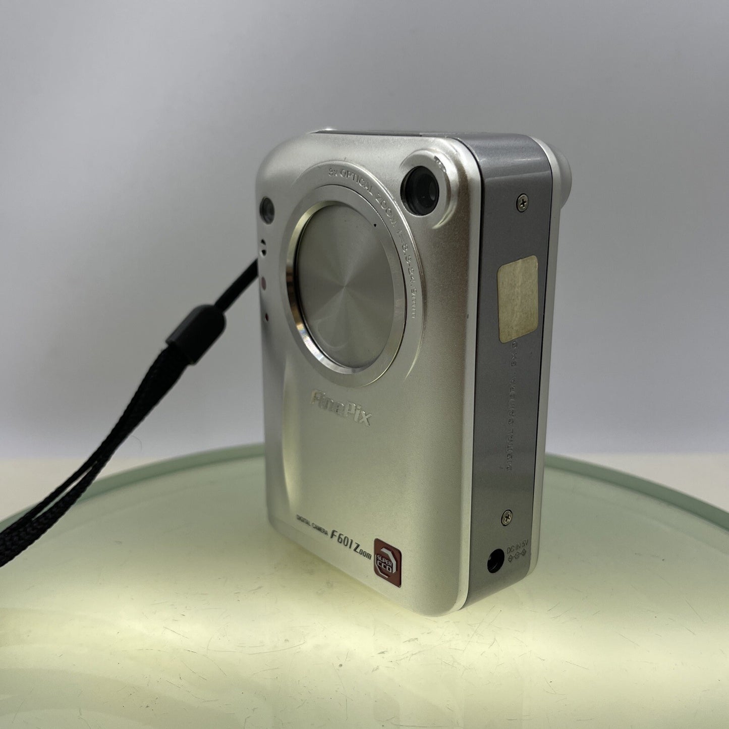 Fujifilm FinePix F601 Zoom 3.1MP Compact Digital Camera (LENS COVER FAULTY) #7195