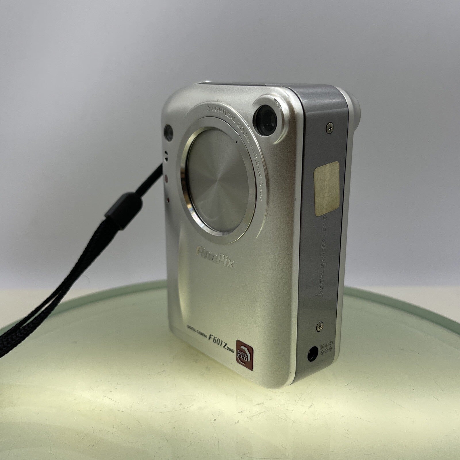 Fujifilm FinePix F601 Zoom 3.1MP Compact Digital Camera (LENS COVER FAULTY) #7195