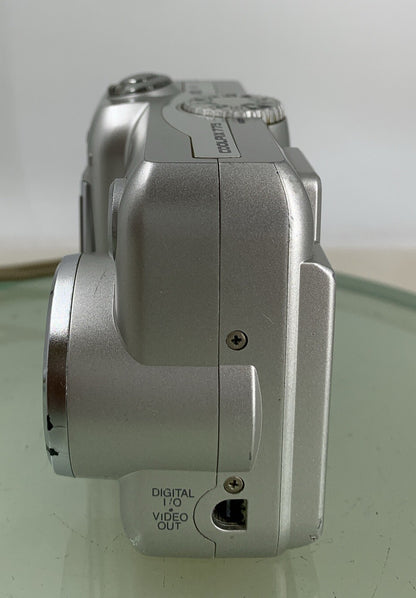 Vintage NIKON COOLPIX 775 2.0MP Digital Camera + CHARGER + COVER TESTED - 743