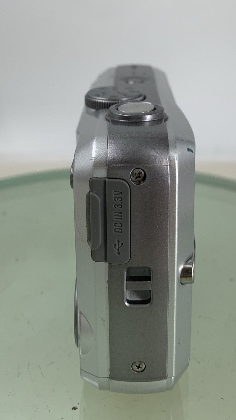 Samsung S860 8.1MP COMPACT DIGITAL CAMERA SILVER WITH COVER TESTED - 2237