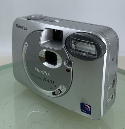 FUJIFILM FINEPIX A403 2.1MP DIGITAL CAMERA WITHOUT SD CARD NO CHARGER TESTED-2042