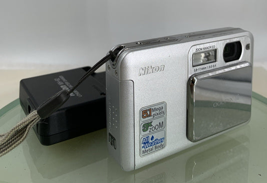 Nikon Coolpix S2 COMPACT DIGITAL CAMERA SILVER+ CHARGER, NO CARD TESTED - 2780