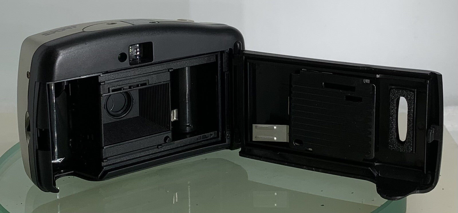 Praktica Sport SP301 32mm Fixed Focus Motor wind Camera with Case - TESTED - 7896