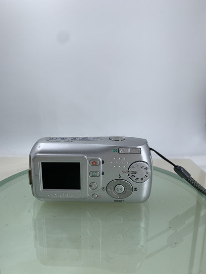 Vintage Olympus Camedia D-435 5.1MP Digital Camera SILVER NO CARD TESTED - 4643