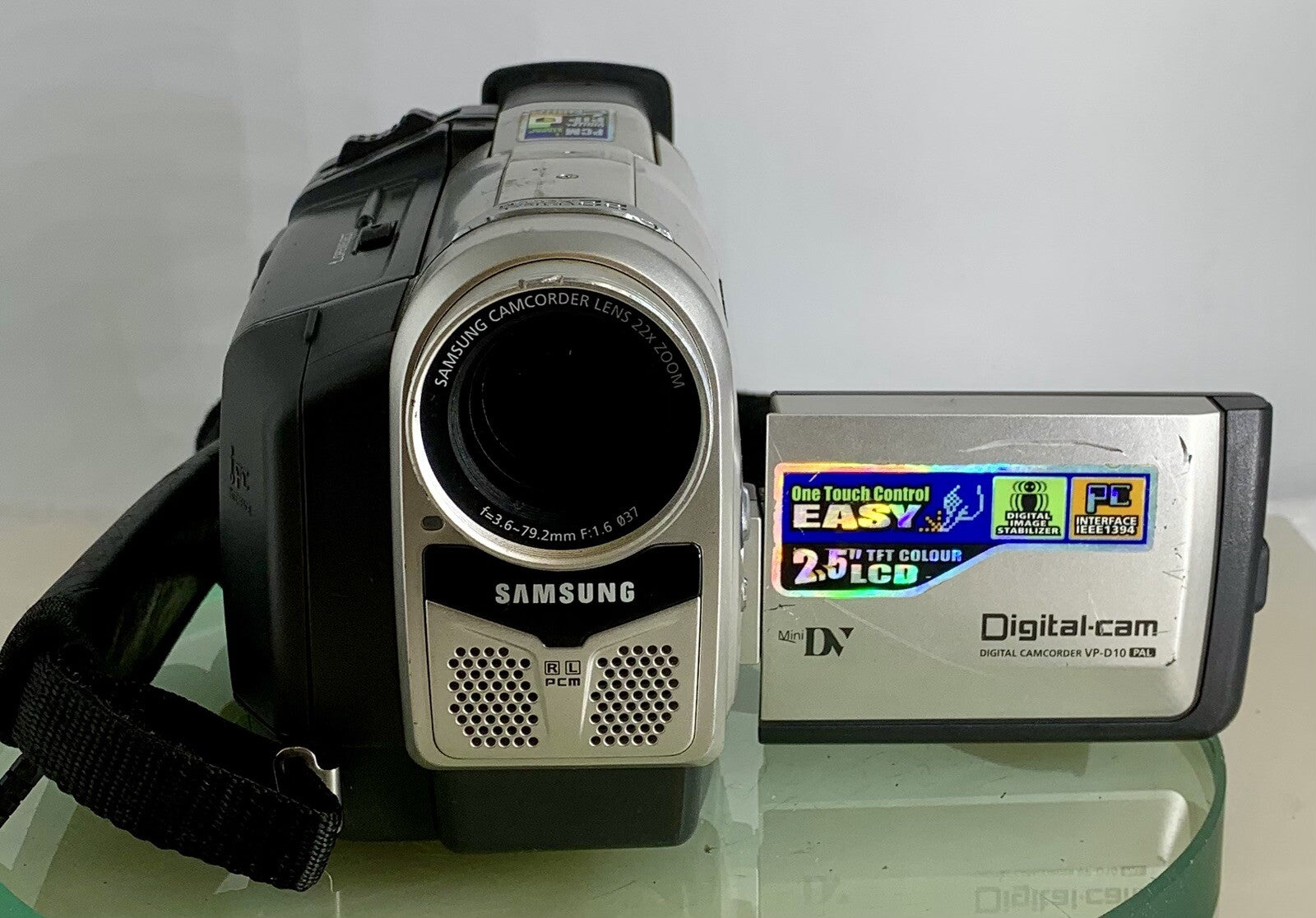 SAMSUNG VP-D10 22x OPTICAL ZOOM 2.5 LCD DIGITAL CAMCORDER+CHARGER + TESTED - 3401