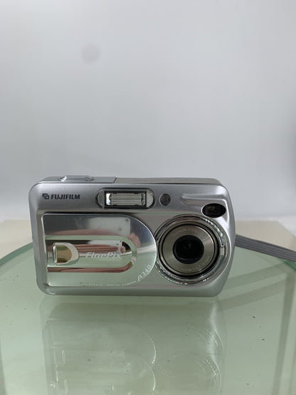 Fujifilm Finepix A340 DIGITAL CAMERA SILVER NO CHARGER NO CARD TESTED - 5877