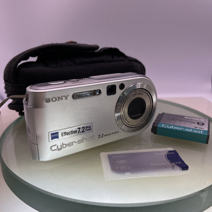 Sony Cybershot DSC-P200 7.2MP Compact Digital Camera Battery+Memory nocharger3230