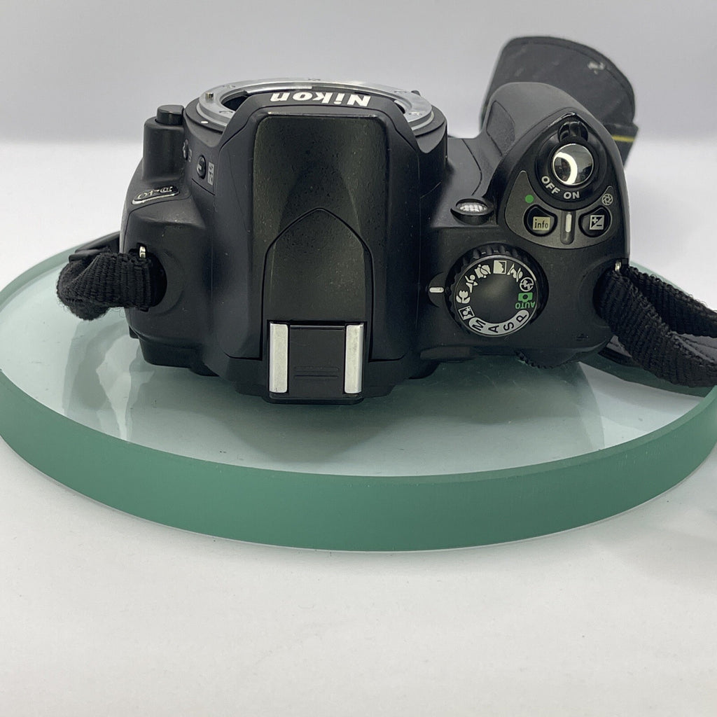 Nikon D40 Digital SLR Camera - Black, TESTED Body only with charger, battery #887