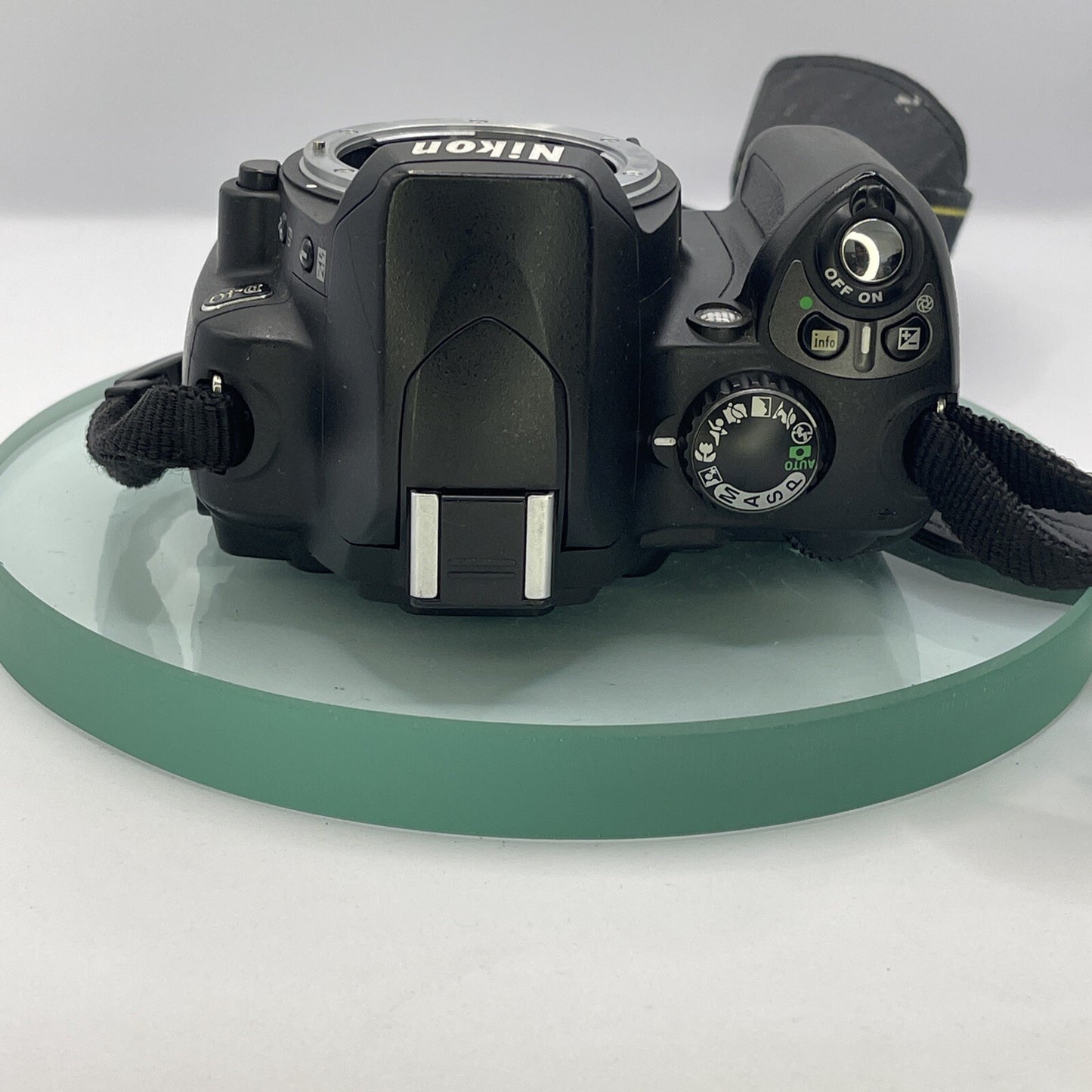 Nikon D40 Digital SLR Camera - Black, TESTED Body only with charger, battery #887