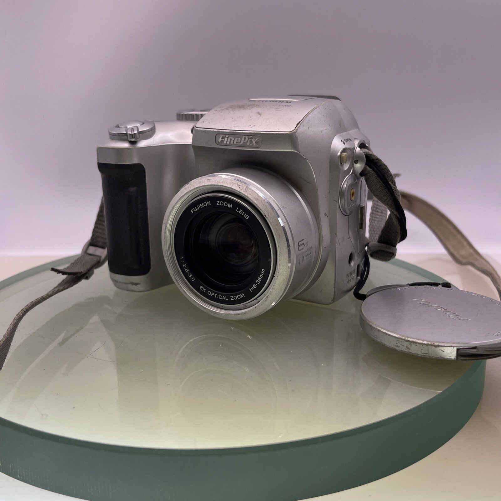 Fuji Finepix S3500 4mp Digital Camera- Silver Takes AA Tested Poor Body #6892