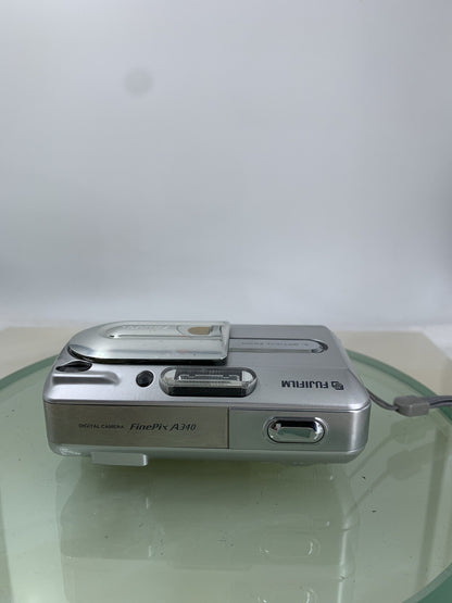 Fujifilm Finepix A340 DIGITAL CAMERA SILVER NO CHARGER NO CARD TESTED - 5875