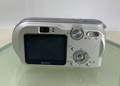 Sony Cyber-Shot DSC-P200 7.2MP Digital Camera WITH 512MB SD CARD TESTED - 9084